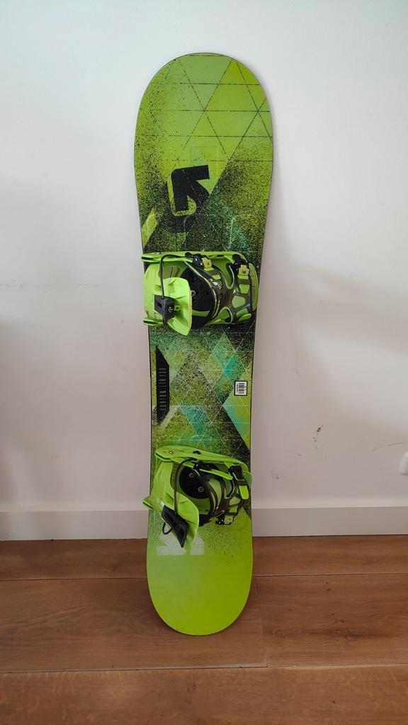 Burton ltr 130 snowboard met flow bindingen, Sport en Fitness, Snowboarden, Zo goed als nieuw, Board, Ophalen of Verzenden
