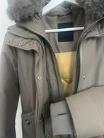 Meisjes winterjas maat 146 Bijenkorf bijna nieuw, Kleding | Dames, Jassen | Winter, Ophalen of Verzenden, Zo goed als nieuw, Maat 34 (XS) of kleiner