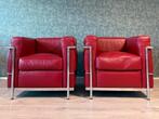 2 Vintage LC2 Le Corbusier chairs in Red Leather, Italy, 80s, Huis en Inrichting, Ophalen, -, 75 tot 100 cm, Zo goed als nieuw