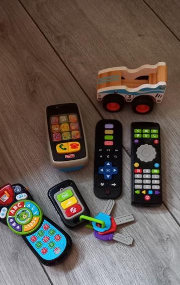 Speelgoed telefoon, auto sleutels, afstandbediening beschikbaar voor biedingen