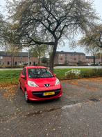 Peugeot 107 1.0 12V 5DR 2008 Rood, Auto's, Peugeot, Voorwielaandrijving, Stof, Zwart, 4 stoelen