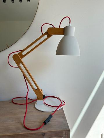 Deens Design tafellamp hout / gebroken wit / rood draad  beschikbaar voor biedingen