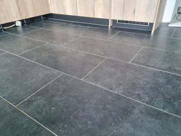 4,3 M2 vloertegels 80 x 40 cm beschikbaar voor biedingen
