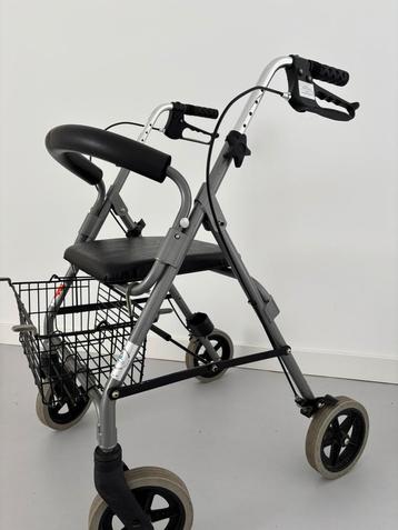 Stevige rollator (inklapbaar) beschikbaar voor biedingen