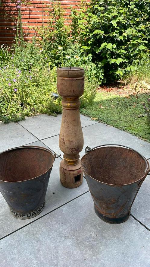 2 oude metalen emmers, houten kandelaar landelijk india, Huis en Inrichting, Woonaccessoires | Overige, Zo goed als nieuw, Ophalen