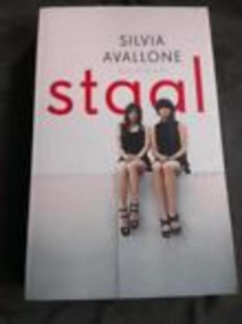 Staal : Silvia Avallone  De dertienjarige Anna en Francesca, Boeken, Romans, Zo goed als nieuw, Nederland, Ophalen of Verzenden