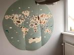 Kinderbehang cirkel wereldkaart met dieren, Kinderen en Baby's, Kinderkamer | Inrichting en Decoratie, Wanddecoratie, Zo goed als nieuw