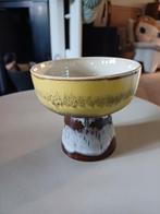 HK Living schaaltje op voet 70's, geel bruin, Huis en Inrichting, Keuken | Servies, Keramiek, Nieuw, Ophalen of Verzenden, Schaal of Schalen