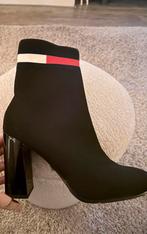 Tommy Hilfiger Laarsjes - Maat 41, Kleding | Dames, Schoenen, Ophalen of Verzenden, Zo goed als nieuw, Zwart, Lage of Enkellaarzen