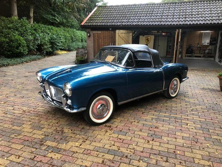 Fiat 1200 tv oldtimer blauw 1957 bijna af, Auto's, Oldtimers, Particulier, Fiat, Blauw, Leder, Ophalen