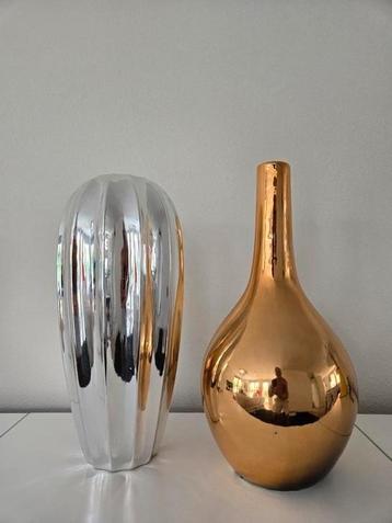 Groot assortiment decoratieve vazen: keramiek en glas beschikbaar voor biedingen