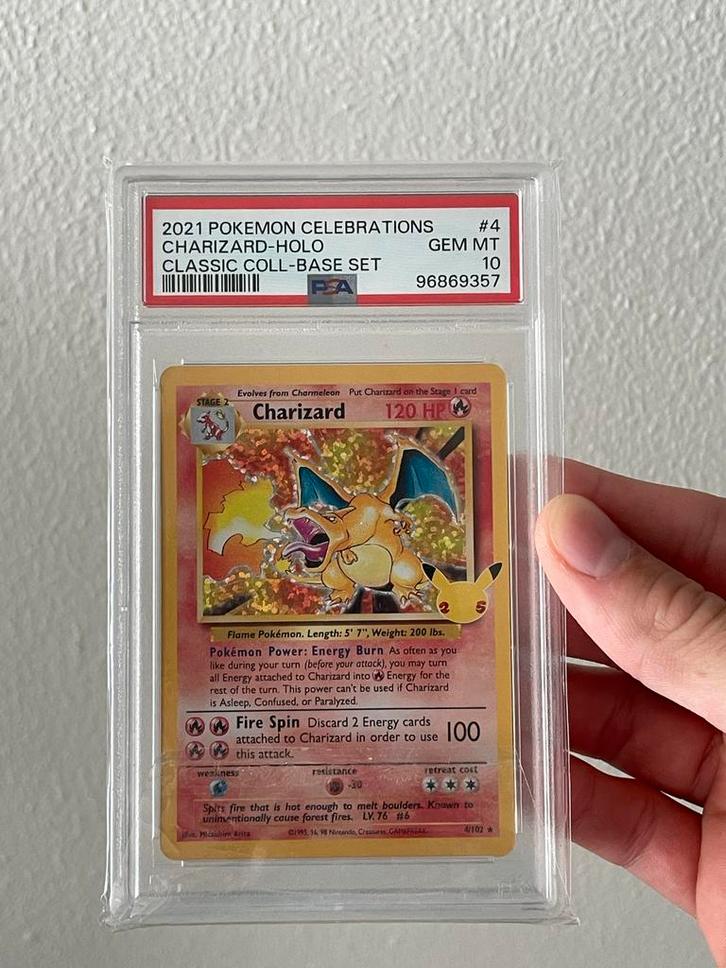 PSA 10 Charizard-Holo - 2021 Celebrations, Hobby en Vrije tijd, Verzamelkaartspellen | Pokémon, Zo goed als nieuw, Losse kaart