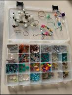 kralendoos met veel accessoires inkl kunststofbewaardoos, Ophalen of Verzenden