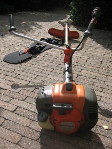Husqvarna 135R Bosmaaier Mes Tuig / Harnas Benzine beschikbaar voor biedingen
