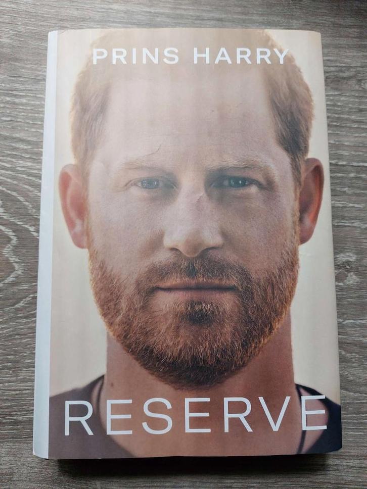 Prins Harry - Reserve, Boeken, Biografieën, Zo goed als nieuw, Film, Tv en Media, Ophalen of Verzenden