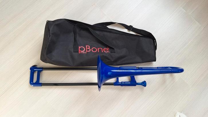 Jiggs pBone Mini Blue Eb-trombone met hoes, Muziek en Instrumenten, Blaasinstrumenten | Trombones, Zo goed als nieuw, Overige typen