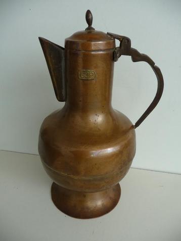 koperen schenkkan beschikbaar voor biedingen