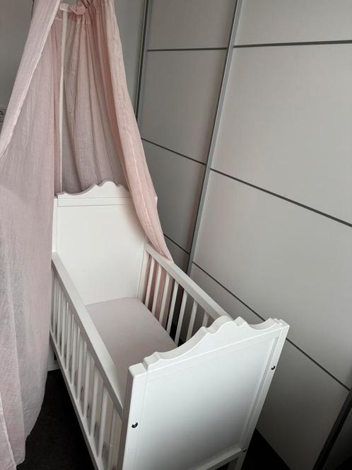 Bopita Belle Schommelwieg incl. Matras, sluier en piekstok, Kinderen en Baby's, Kinderkamer | Complete kinderkamers, Zo goed als nieuw