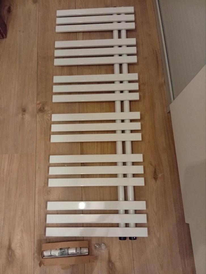 Nieuwe Radiator met Wandconsoles, Doe-het-zelf en Verbouw, Verwarming en Radiatoren, Nieuw, Radiator, 80 cm of meer, Minder dan 60 cm
