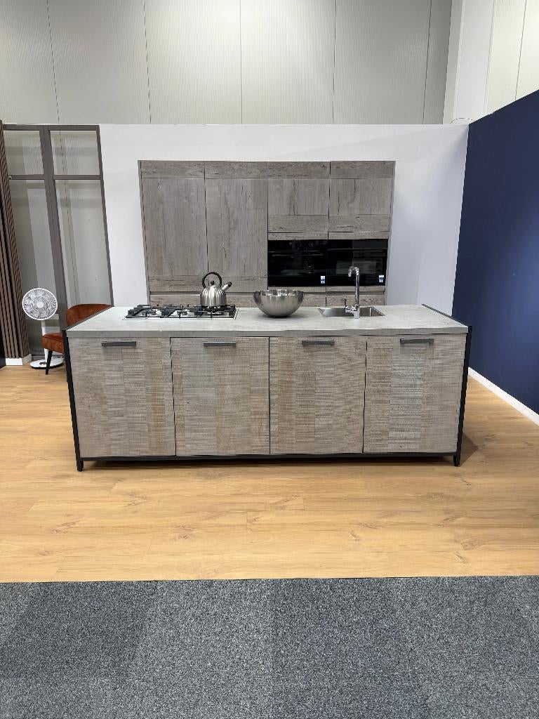 Exclusieve SHOWROOMKEUKEN - Echt Hout - Eiland keuken, Ophalen, Overige typen, Met kookeiland, Graniet of Steen