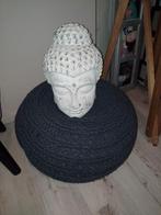 De poef is gehaakt en is erg leuk samen met de budah, Ophalen