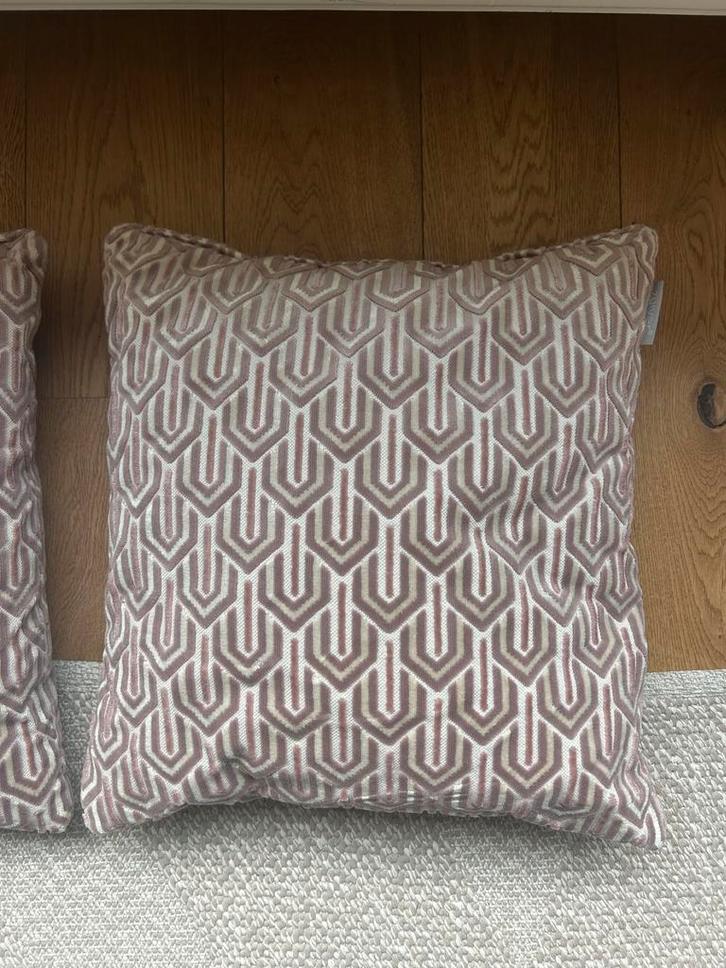 2 Zuiver Beverly sierkussens 45x45, Huis en Inrichting, Woonaccessoires | Kussens, Gebruikt, Beige, Vierkant, Ophalen of Verzenden