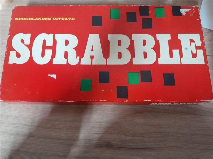 Scrabble rode doos - s3990, Hobby en Vrije tijd, Gezelschapsspellen | Bordspellen, Zo goed als nieuw, Ophalen of Verzenden