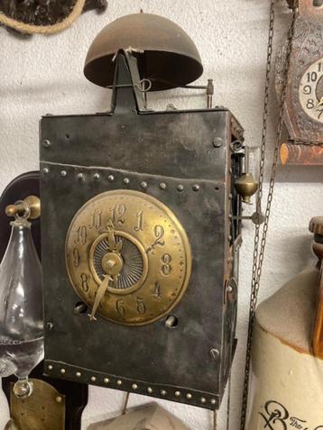 Aparte industriële comtoise  klok beschikbaar voor biedingen