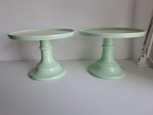 2x mint groene keramische taartschalen op voet Miss Etoile, Huis en Inrichting, Keuken | Servies, Overige stijlen, Ophalen