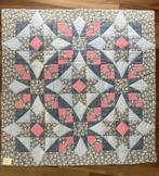 handgemaakte quilt boxkleed licht blauw/rose 99 x 99cm (32), Hobby en Vrije tijd, Stoffen en Lappen, Ophalen of Verzenden, Nieuw