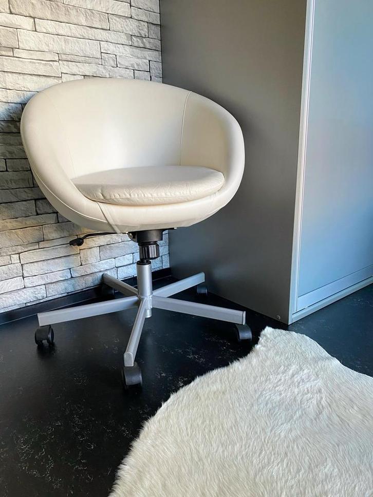 Witte bureaustoel met wielen (3 stuks), Huis en Inrichting, Stoelen, Zo goed als nieuw, Drie, Kunststof, Wit, Ophalen