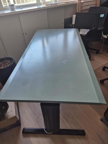 Fijn solide bureau