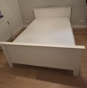 2-persoonsbed, 140x200 beschikbaar voor biedingen