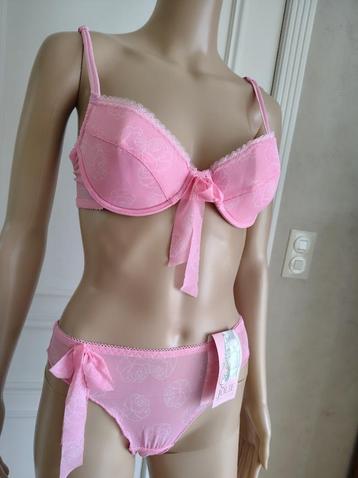 nieuw roos lingerie setje   beschikbaar voor biedingen