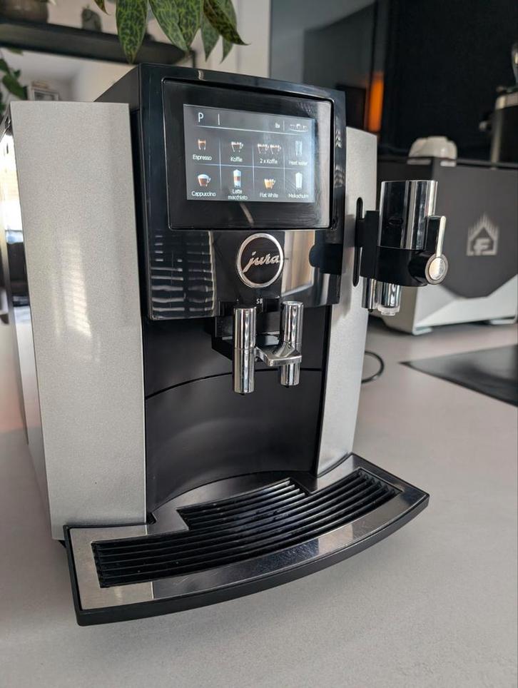 Jura S8 touchscreen met garantie en nieuw onderhoud., Witgoed en Apparatuur, Koffiezetapparaten, Zo goed als nieuw, Koffiemachine