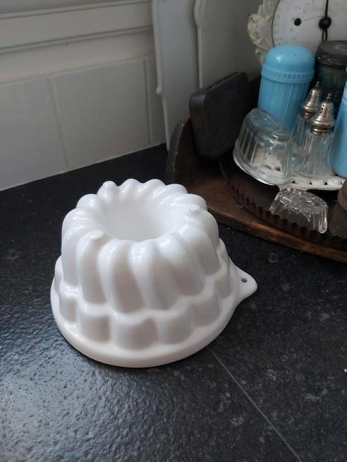 Brocante witte puddingvorm ophangoog. Bloempot bloemstuk ., Antiek en Kunst, Antiek | Keukenbenodigdheden, Ophalen of Verzenden