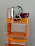 Bic aansteker display, Verzamelen, Rookartikelen, Aanstekers en Luciferdoosjes, Ophalen, Zo goed als nieuw, Aansteker