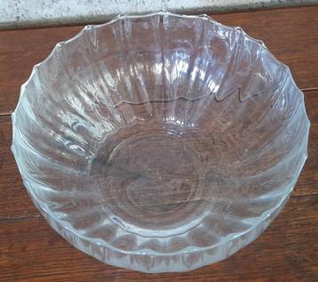 Glazen schaal met geschulpte rand - retro beschikbaar voor biedingen