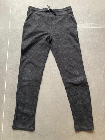 Nette jongens broek grijs met ruit maat 134-140 beschikbaar voor biedingen