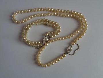 Parelketting met armband set beschikbaar voor biedingen