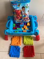 Mega Bloks speeltafel + zak extra blokken €15,-, Ophalen of Verzenden, Megabloks