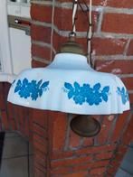 Vintage Hanglamp met Blauwe Bloemen op melkglas kap ziefotos, Ophalen of Verzenden