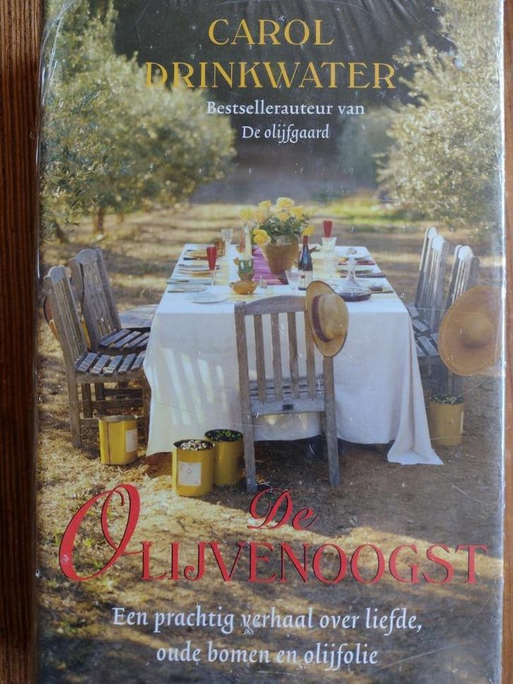 Nieuw boek De olijvenoogst Carol Drinkwater ISBN 9044313266, Boeken, Romans, Nieuw, Europa overig, Ophalen