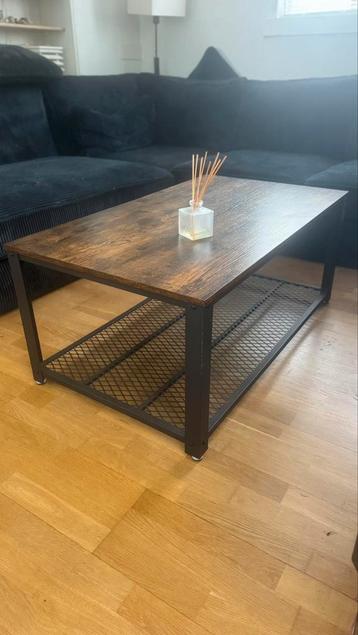 Vintage / industriële salontafel hout/metaal beschikbaar voor biedingen