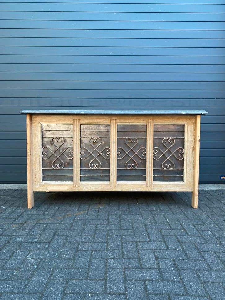 Keukenblok met zwart marmeren blad en smeedijzeren details, Huis en Inrichting, Woonaccessoires | Overige, Ophalen of Verzenden