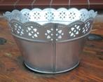 Zinken decoratie/bloempot doorsnee 17 cm, Rond, Binnen, Ophalen of Verzenden, Zo goed als nieuw
