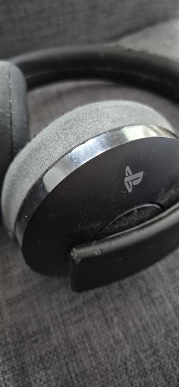 Sony Playstation Gold wireless Headset beschikbaar voor biedingen