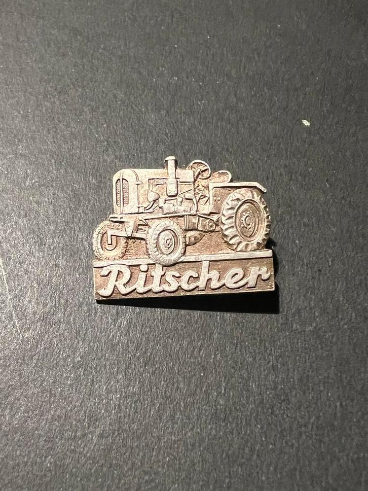 Vintage Ritscher Tractor Speldje, Verzamelen, Speldjes, Pins en Buttons, Gebruikt, Speldje of Pin, Transport, Ophalen of Verzenden