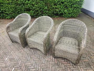 Tuinstoelen van rotan beschikbaar voor biedingen