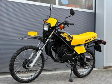 Schitterende met originele delen gerestaureerde Honda MT5  beschikbaar voor biedingen